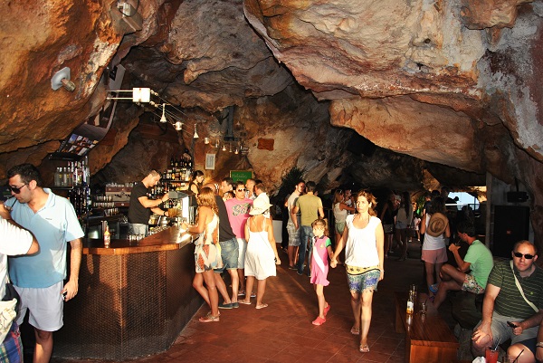 blog-espagne-baleares-minorque-cova-d-en-xoroi (4)